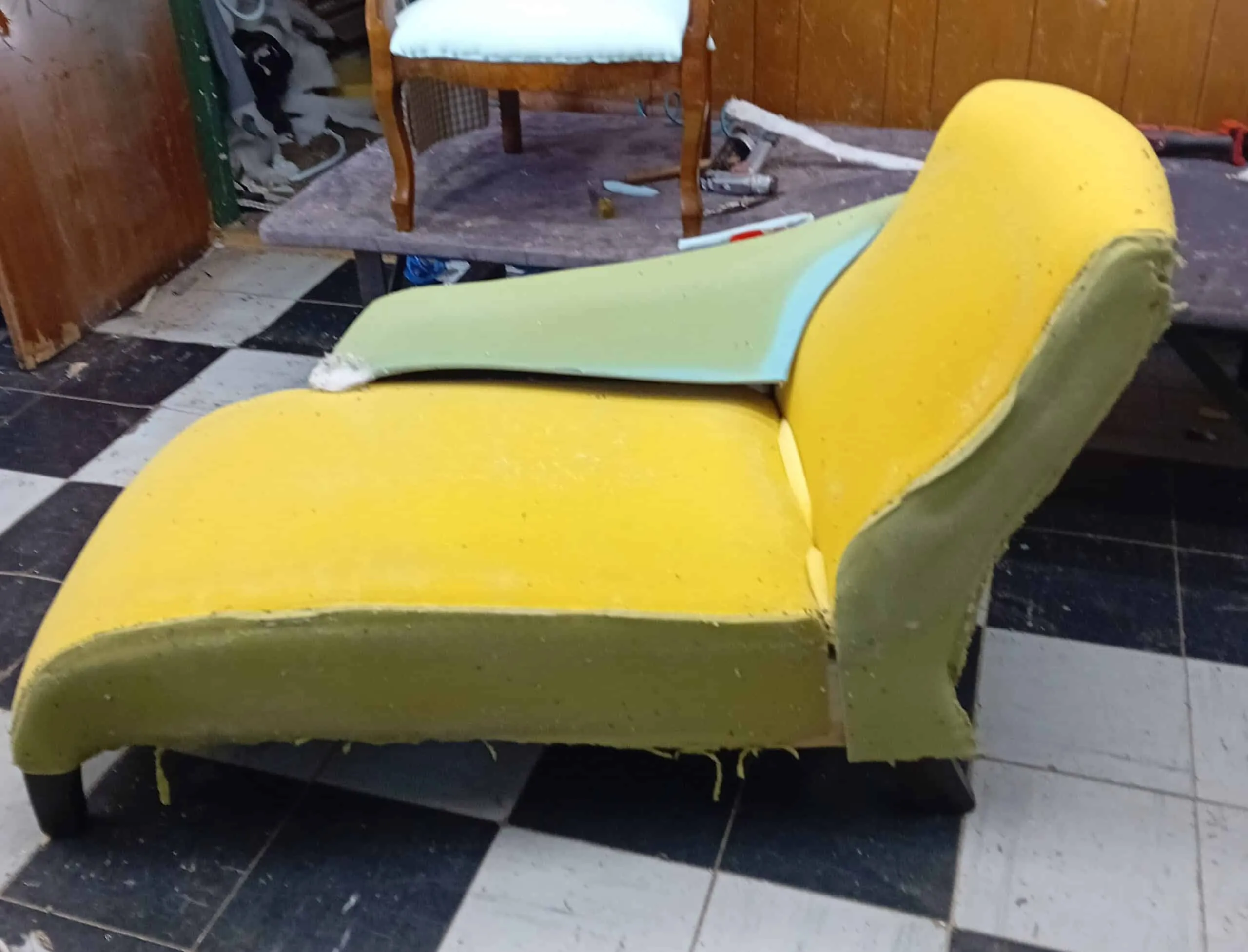 Chaise longue, before